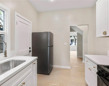 1220 E 1st Unit - Photo Thumbnail 8