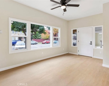1220 E 1st Unit - Photo Thumbnail 2