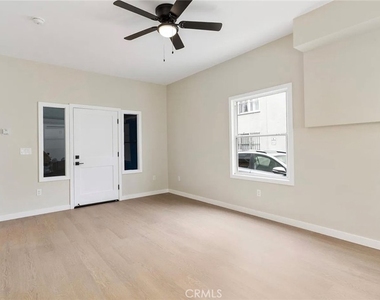 1220 E 1st St - Photo Thumbnail 9