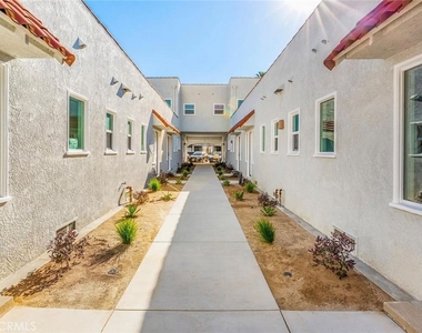 1220 E 1st St - Photo Thumbnail 12