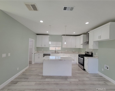 13455 Ontario Dr - Photo Thumbnail 5