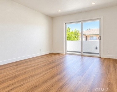 1040 El Camino - Photo Thumbnail 7