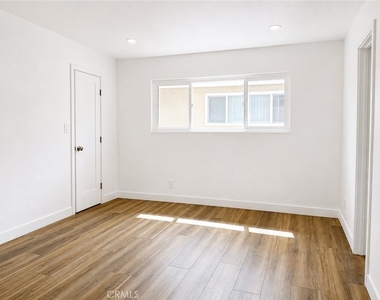 1040 El Camino - Photo Thumbnail 4