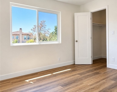 1040 El Camino - Photo Thumbnail 8