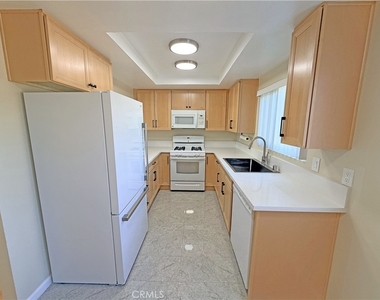 917 W Imperial Highway - Photo Thumbnail 11