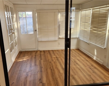 11265 Drake Street - Photo Thumbnail 6
