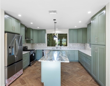 6903 Greeley Street - Photo Thumbnail 7