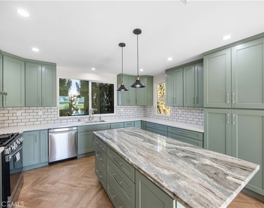 6903 Greeley Street - Photo Thumbnail 9