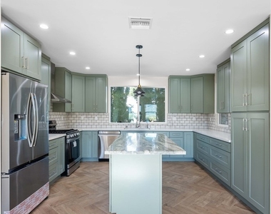 6903 Greeley Street - Photo Thumbnail 10