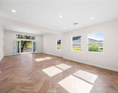 6903 Greeley Street - Photo Thumbnail 2