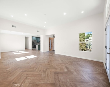 6903 Greeley Street - Photo Thumbnail 4
