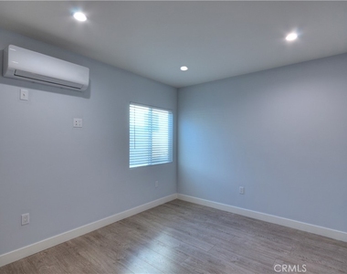14604 1/2 Cohasset Street - Photo Thumbnail 4