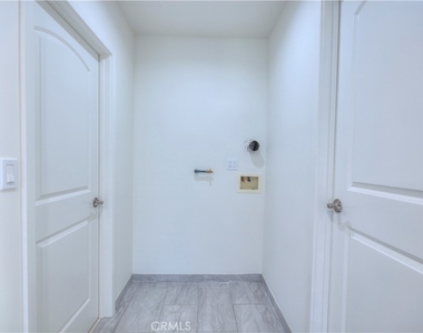 14604 1/2 Cohasset Street - Photo Thumbnail 7
