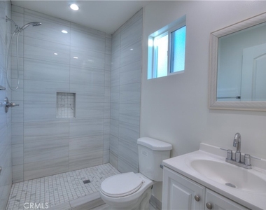 14604 1/2 Cohasset Street - Photo Thumbnail 5