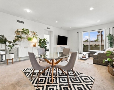 300 E 4th Street - Photo Thumbnail 1