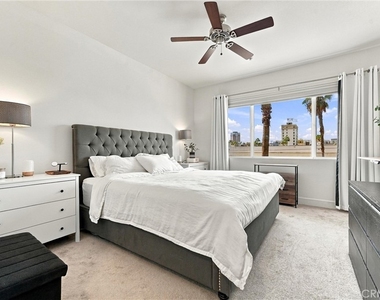 300 E 4th Street - Photo Thumbnail 6