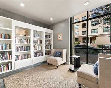 300 E 4th Street - Photo Thumbnail 16