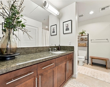 300 E 4th Street - Photo Thumbnail 10