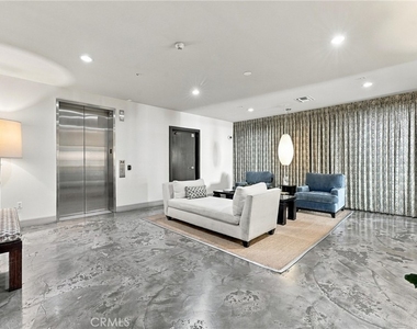 300 E 4th Street - Photo Thumbnail 17