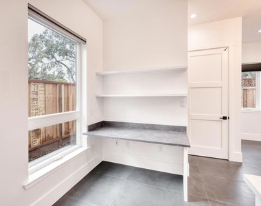 285 Oak Park Lane - Photo Thumbnail 12