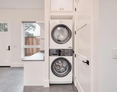 285 Oak Park Lane - Photo Thumbnail 11