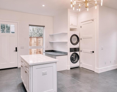 285 Oak Park Lane - Photo Thumbnail 10