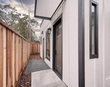 285 Oak Park Lane - Photo Thumbnail 18