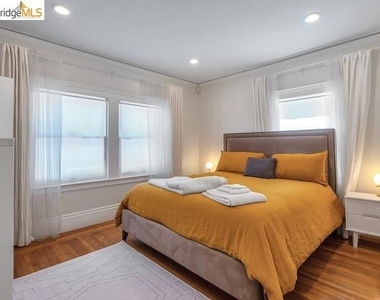 2038 Lakeshore Ave - Photo Thumbnail 14