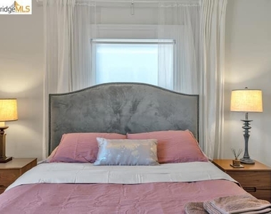 2038 Lakeshore Ave - Photo Thumbnail 16