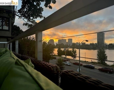 2038 Lakeshore Ave - Photo Thumbnail 28