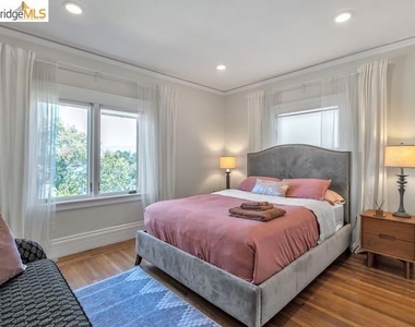 2038 Lakeshore Ave - Photo Thumbnail 17