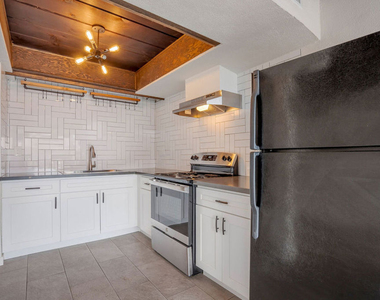2348 Silver Ridge Avenue - Photo Thumbnail 3