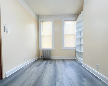 54-6 Nurge Avenue - Photo Thumbnail 1