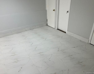 9219 91st Avenue - Photo Thumbnail 8