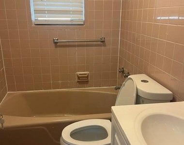 9219 91st Avenue - Photo Thumbnail 7
