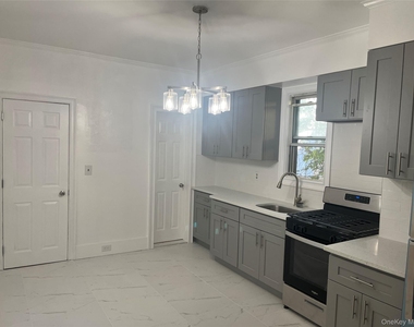 9219 91st Avenue - Photo Thumbnail 2