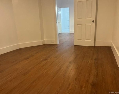 9219 91st Avenue - Photo Thumbnail 4