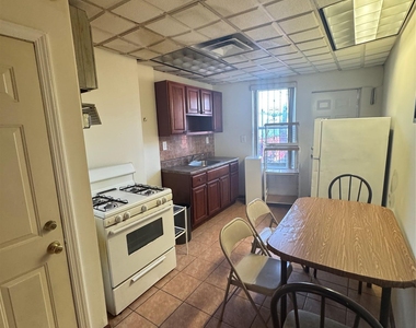 10611 Liberty Avenue - Photo Thumbnail 5