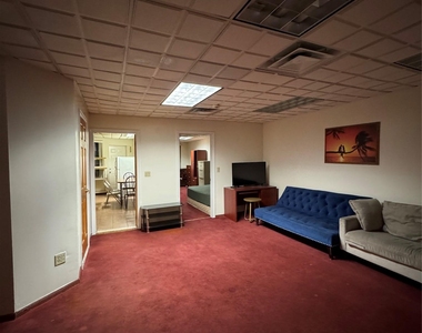 10611 Liberty Avenue - Photo Thumbnail 2
