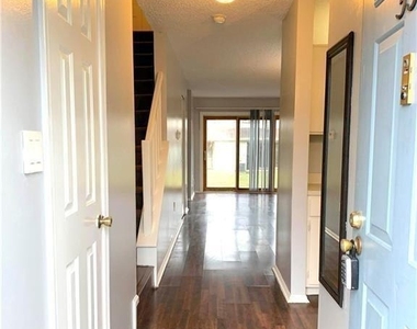 536 Manchester Court - Photo Thumbnail 9