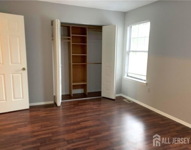 536 Manchester Court - Photo Thumbnail 6