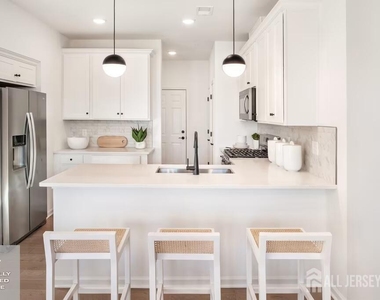 113 Jessie Place - Photo Thumbnail 3