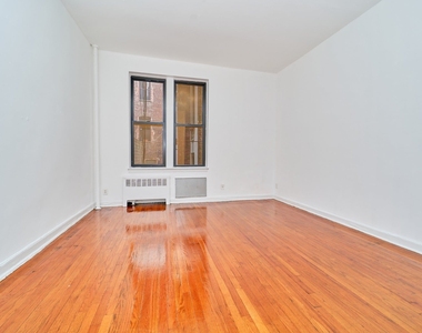 400 W 45th Street - Photo Thumbnail 1
