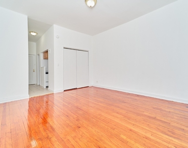 400 W 45th Street - Photo Thumbnail 3
