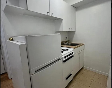 400 W 45th Street - Photo Thumbnail 4