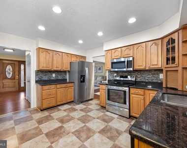 203 Markwood Drive - Photo Thumbnail 8