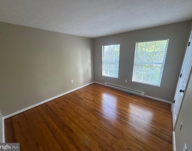 217 Buckingham Drive - Photo Thumbnail 2