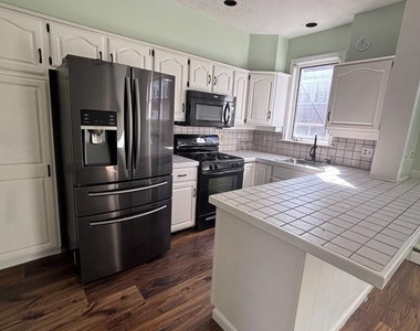 4332 Aldine Street - Photo Thumbnail 5