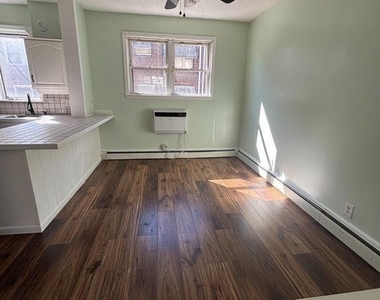 4332 Aldine Street - Photo Thumbnail 4