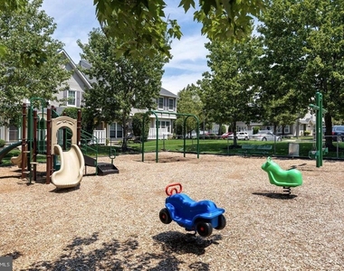 2301 Gramercy Way - Photo Thumbnail 13